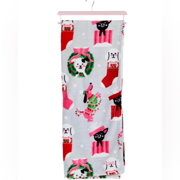 Just In.... Betsey Johnson 50x70 Christmas Plush Throw Blanket - Picture 2 of 3
